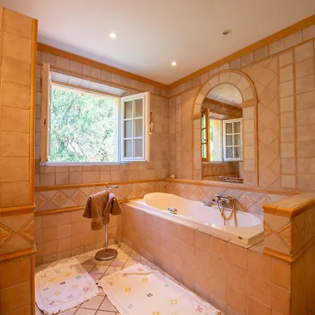 Paradis Provencal לינה וארוחת בוקר