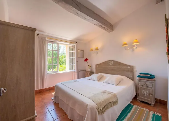 Alojamento de Acomodação e Pequeno-almoço Paradis Provençal