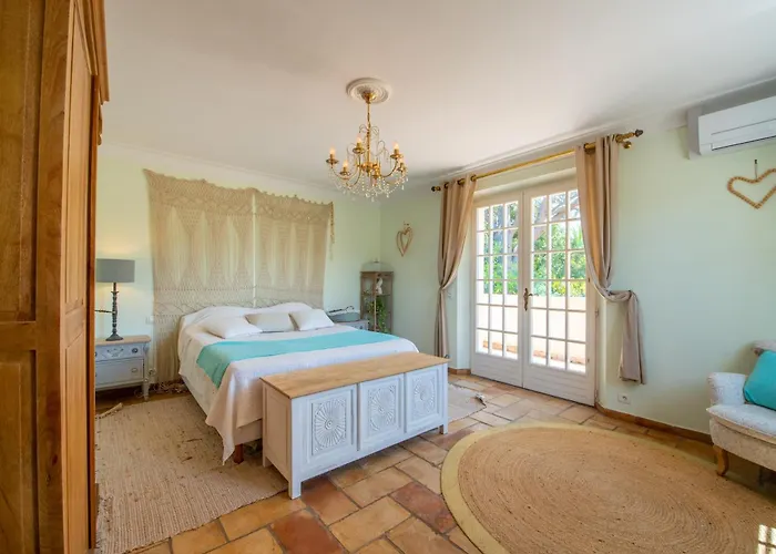 Alojamento de Acomodação e Pequeno-almoço Paradis Provençal